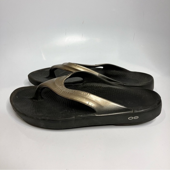 Oofos oolala sandals size 11 gold black - Picture 5 of 11